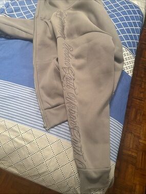 Urban hoodie writing details